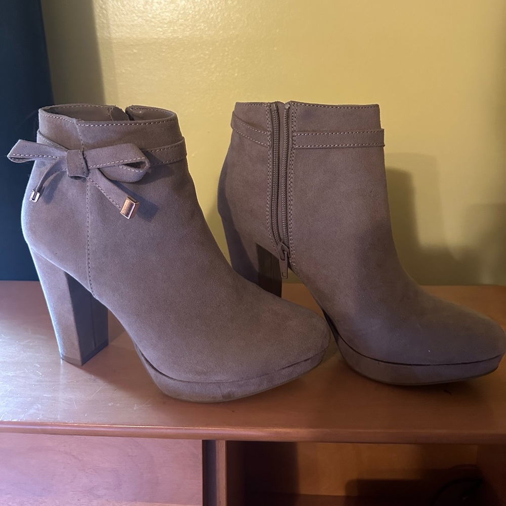 Lauren Conrad Women’s high heel boots